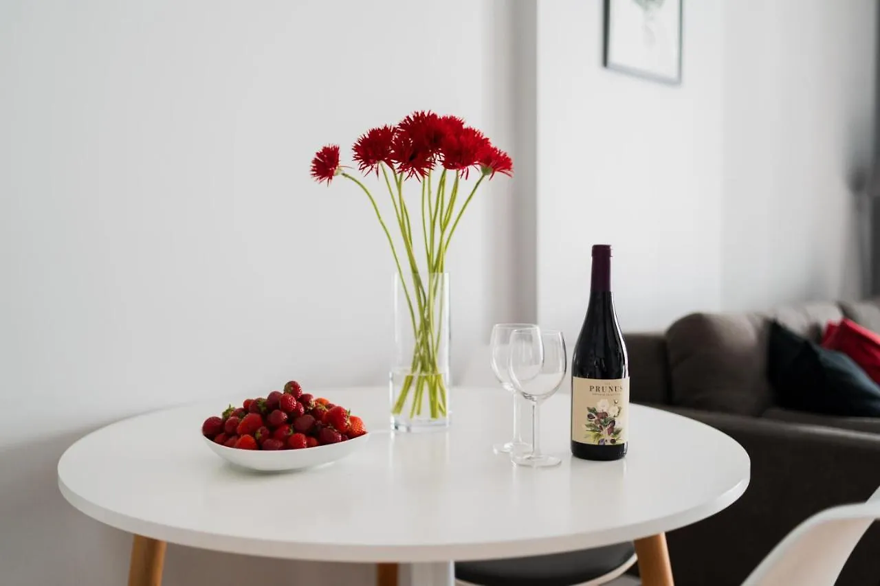 New Apartment Old Town - 3 Rooms - 7 People - Parking Place - Kosciuszki Street Wroclaw