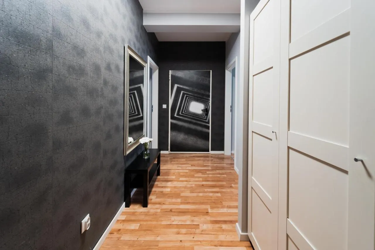 New Apartment Old Town - 3 Rooms - 7 People - Parking Place - Kosciuszki Street Wroclaw 0*,  Polonya
